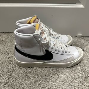 Nike Women's Blazer 77 Mid size 10